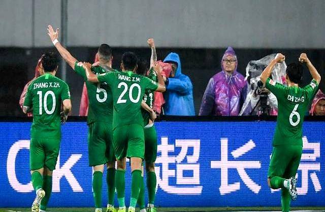 绝对速度：国安前锋反击突破瞬间进球！